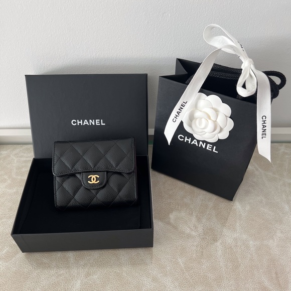 ♦️SOLD Chanel black caviar leather wallet GHW